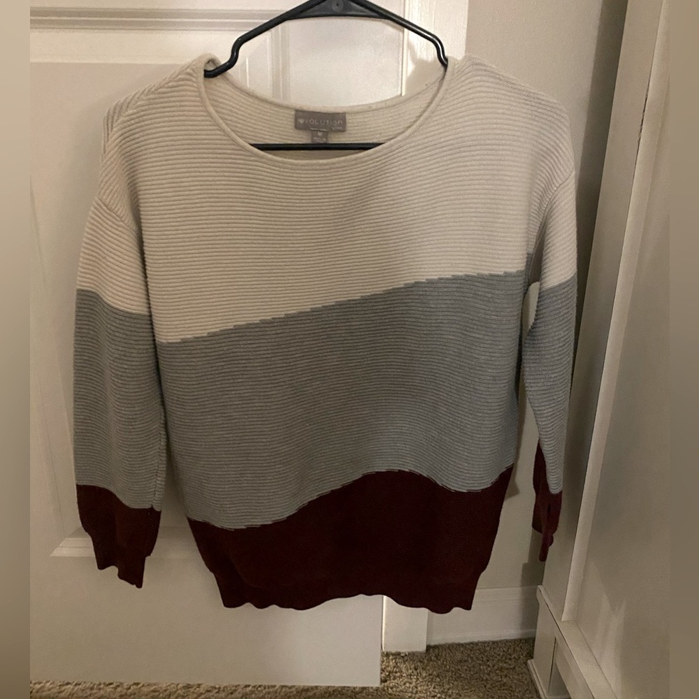Evolution by Cyrus sweater size medium